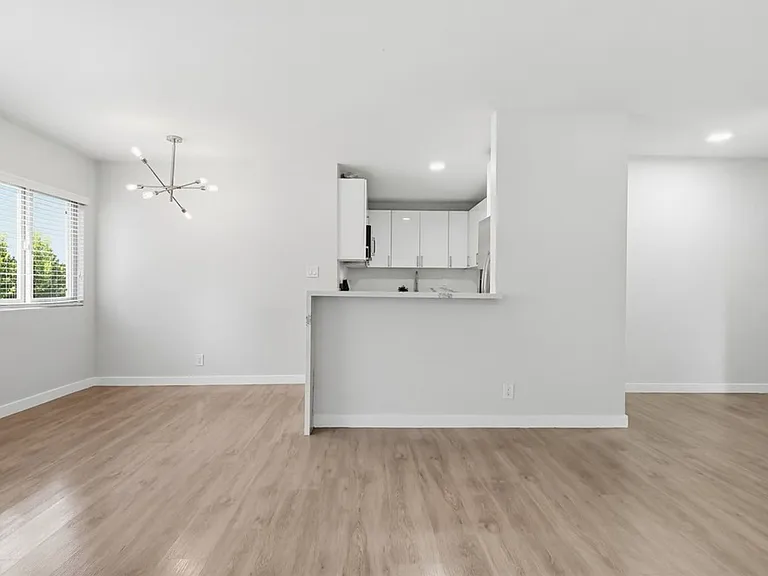 Kester Apartments — Photo 22