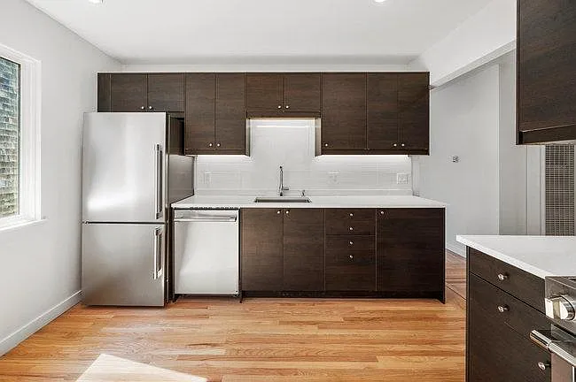 490 Hill St — Photo 3