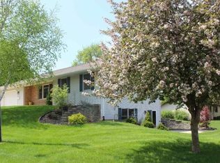 911 N Division St, Galena, IL 61036