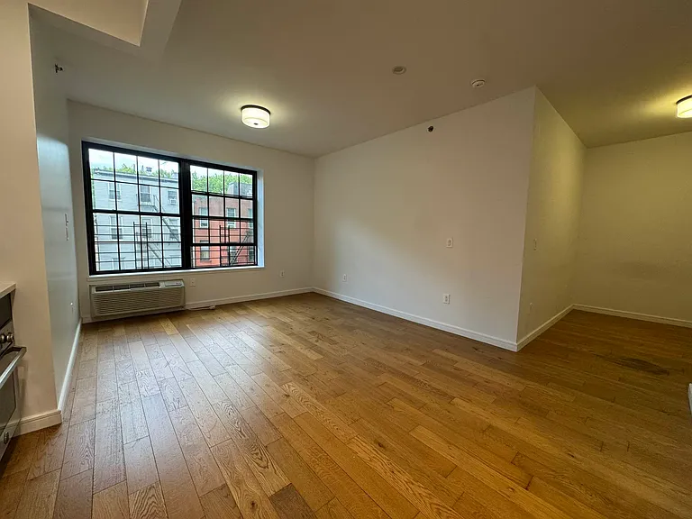 982 Madison St #3D — Photo 2