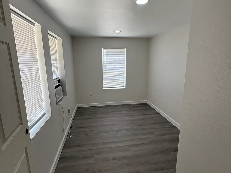 1425 Tamiami Trl #D — Photo 7