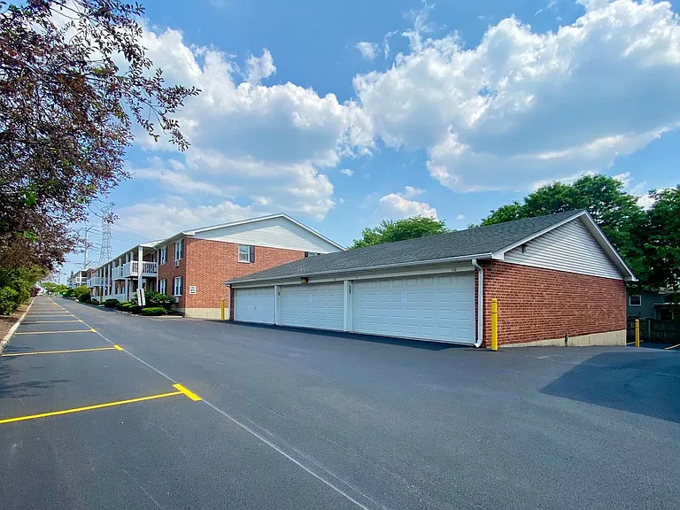 Maple Apts — Photo 46
