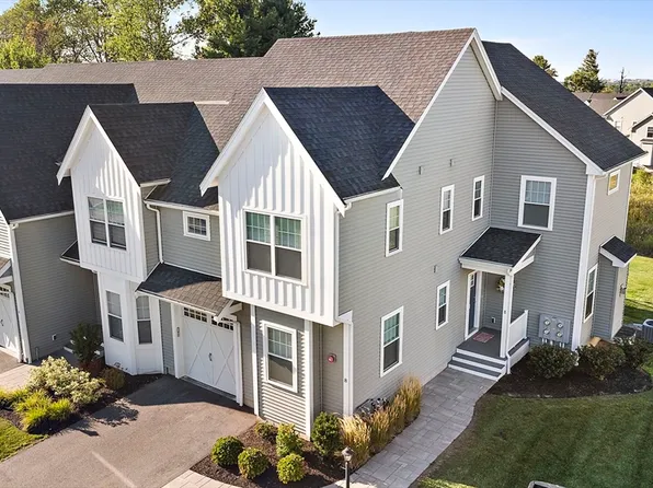 8 Winning Farm Rd #8, Woburn, MA 01801