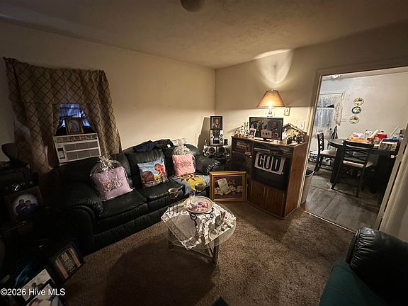 2nd image of 402 Roosevelt Street