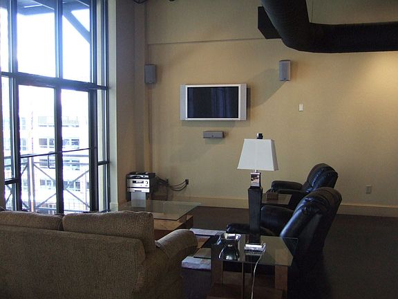 3rd image of 214 E Travis St