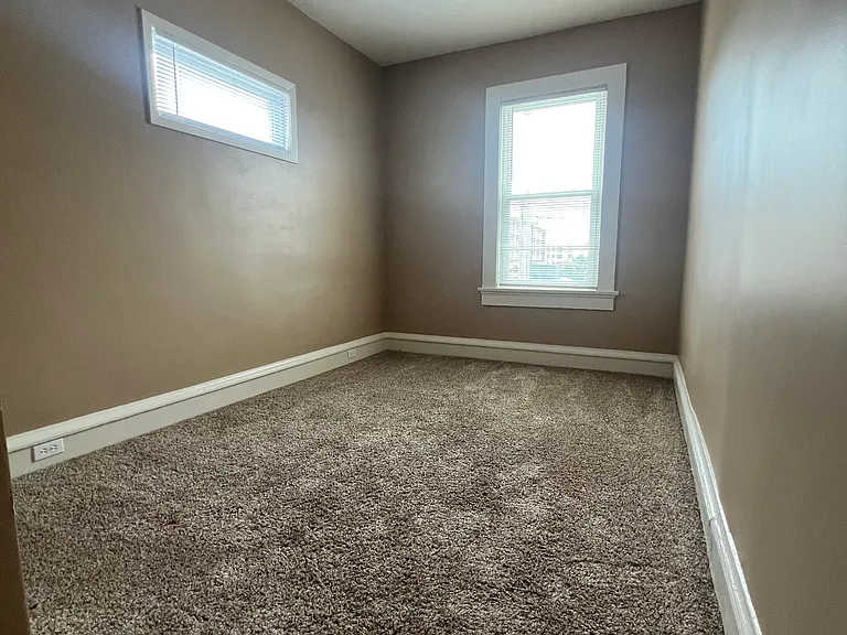 2614 Dewey Ave — Photo 7