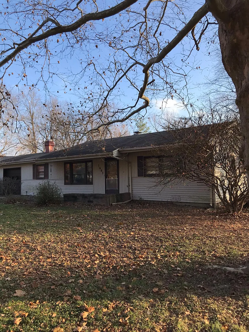 1607 Normandy Dr photo 1