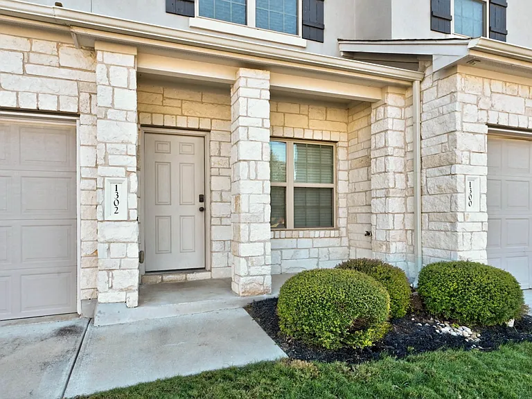 1302 Catalan Rd — Photo 4
