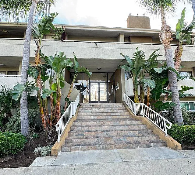 18144 Burbank Blvd #203 — Photo 2