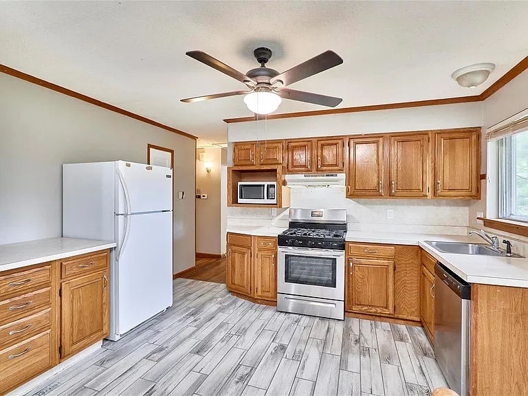 389 Messina Dr — Photo 6