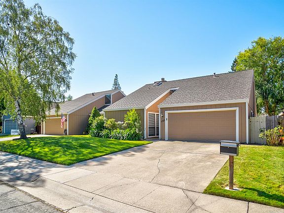 2nd image of 1162 Spruce Tree Cir