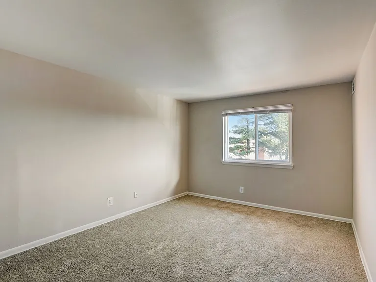 Hillsdale Manor Apartments — Photo 6