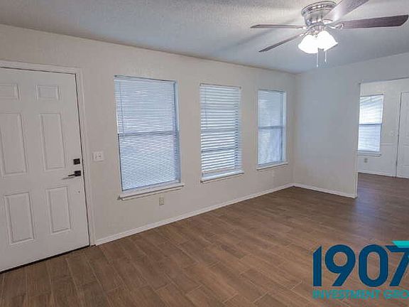 3rd image of 913 SE 15th St