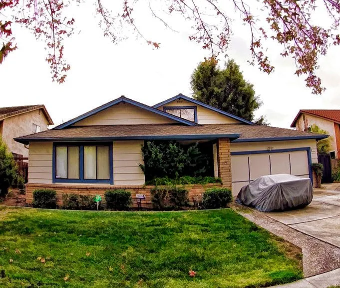 171 Hackamore Ln — Photo 1