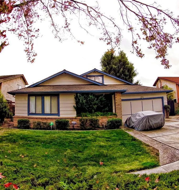 171 Hackamore Ln