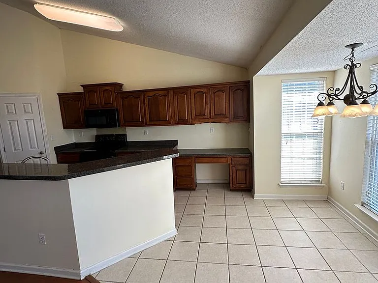 2525 Baird Dr — Photo 10