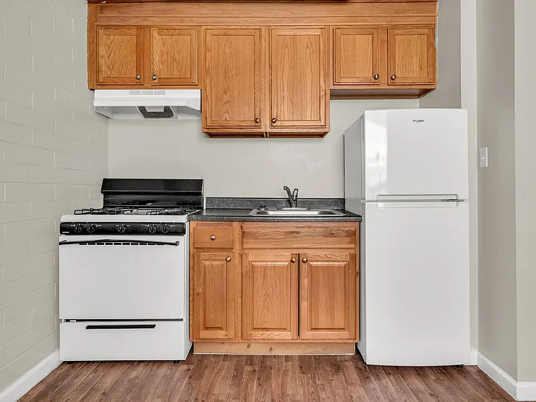 Elton Studio Suites — Photo 15