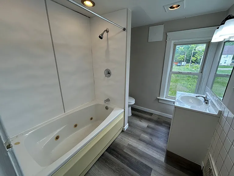 109 Kent Ct — Photo 6