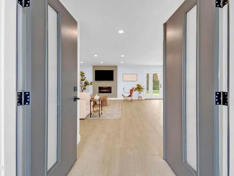 2109 Young Ave — Photo 10