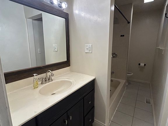 5th image of 2031 Greenup St #2