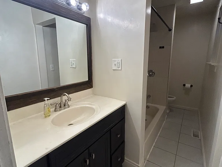 2031 Greenup St #2 — Photo 5