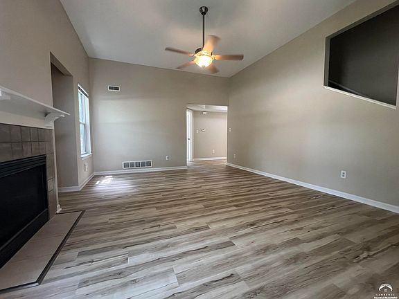 3rd image of 903 N Field Stone Dr