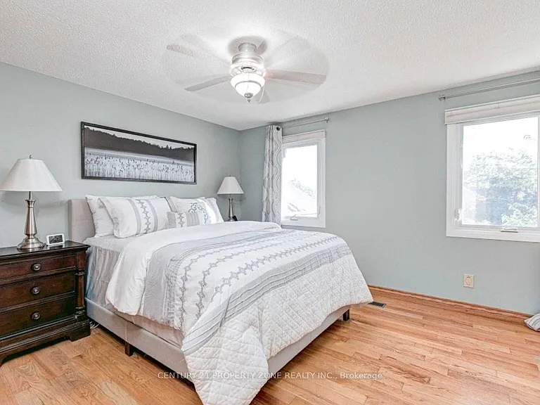 6 Roehampton Cres W — Photo 15