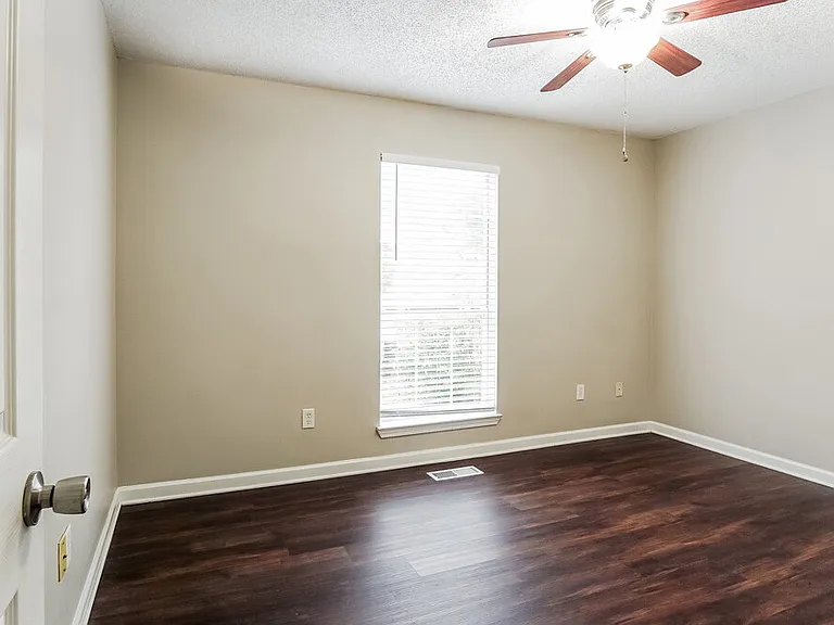 2724 Wellington Dr — Photo 14