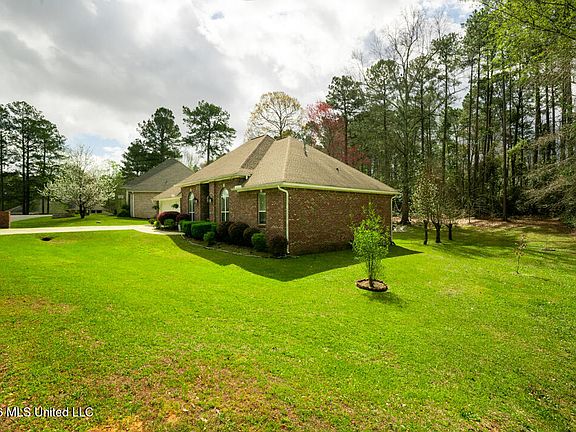 4th image of 123 Courtland Dr
