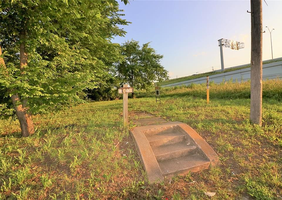 1st image of 1018 Sabine St Lot 11
