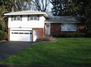 4 Danielwood Dr, Albany, NY 12211