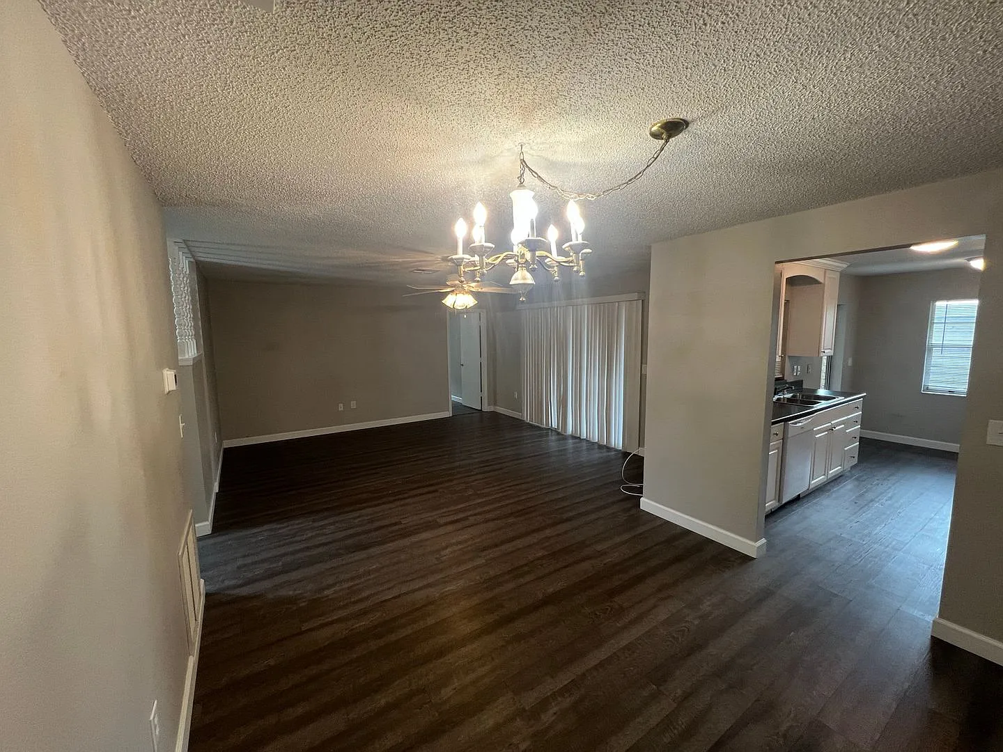 Sarasota Three Bed, Two Bath, 2-car Garage Single Family w/Fenced Yard For Rent — Photo 4