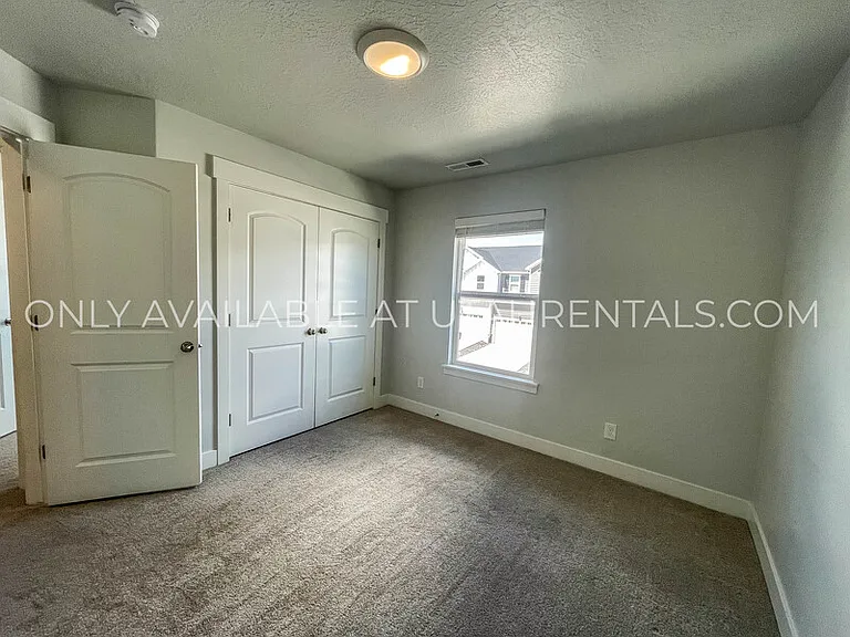 4237 W 2010 N — Photo 24