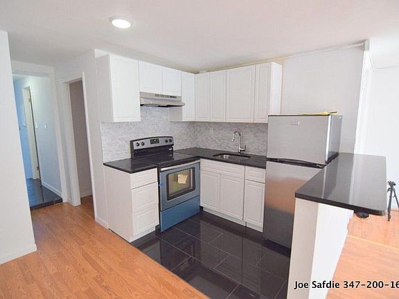 4th image of 112 Stanton St APT 4