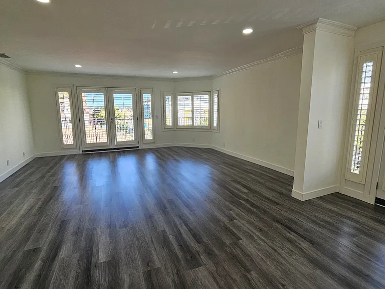Lindbrook Manor Apartments — Photo 44