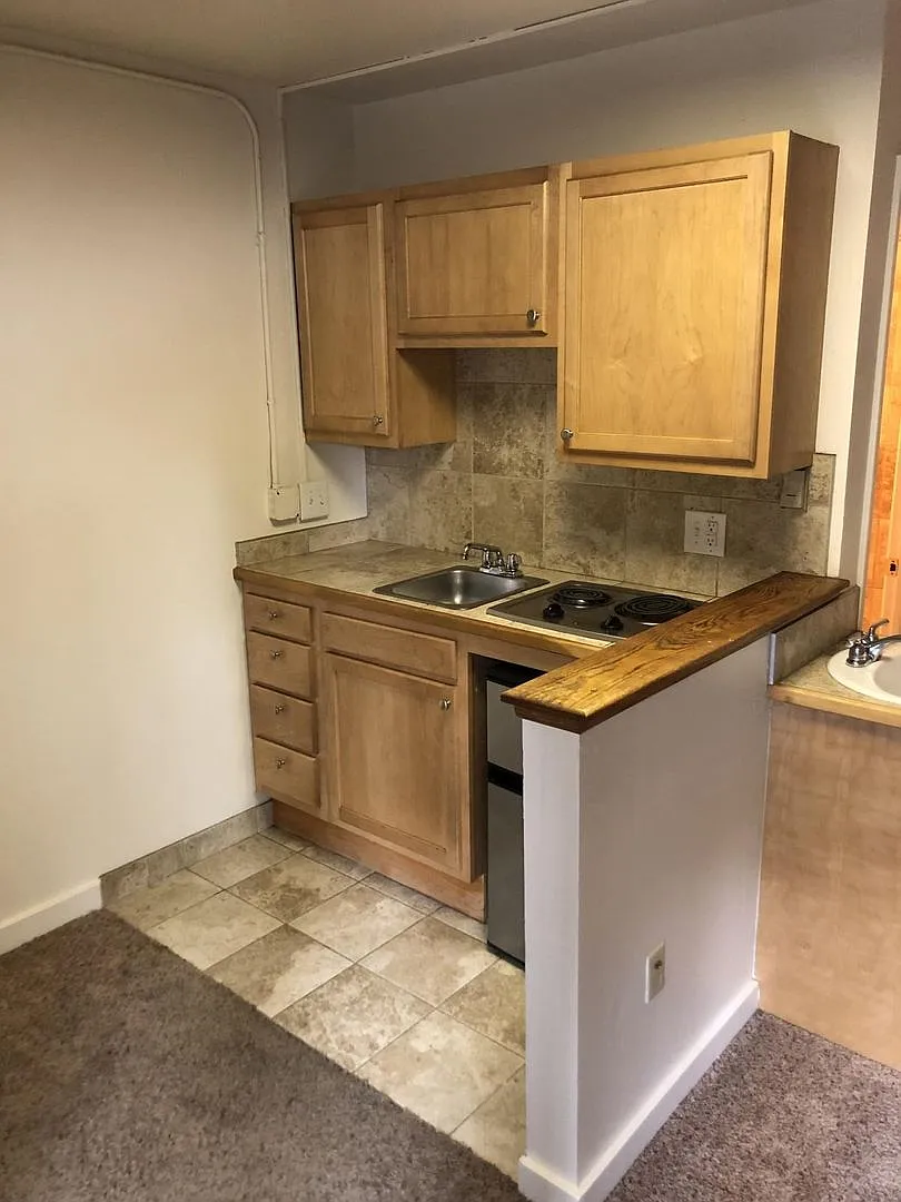 Regency II Apartments — Photo 2