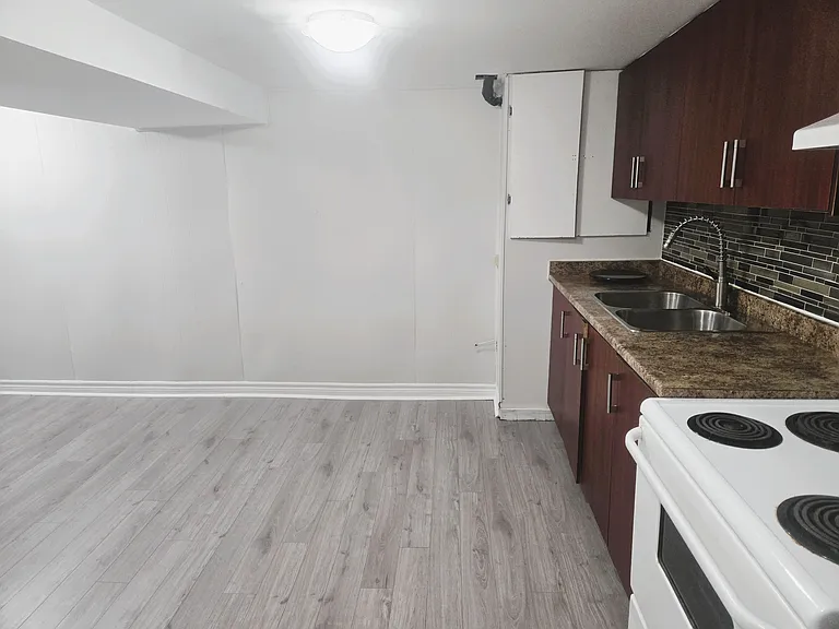 5 Juliana Sq — Photo 8
