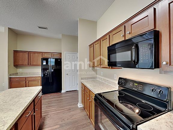 4th image of 176 Prince Phillip Dr