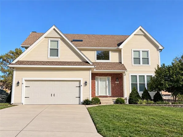 308 SE Alexandria Dr, Lees Summit, MO 64063