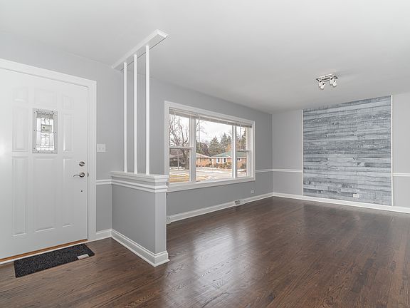 3rd image of 5016 W Hawthorne Ave