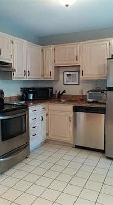 3rd image of 160 Burkhall St Unit 101