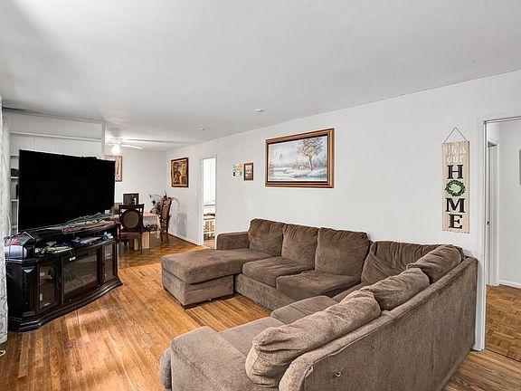 5th image of 1122 Ridgeleigh Cir