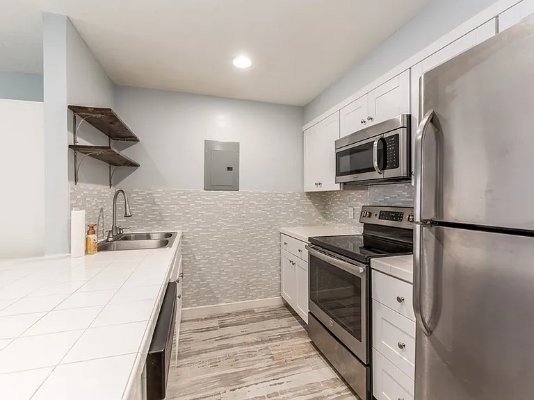1196 E Waterside Cv #12 — Photo 9