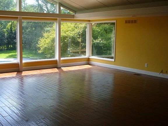 5th image of 8570 Lynnehaven Dr