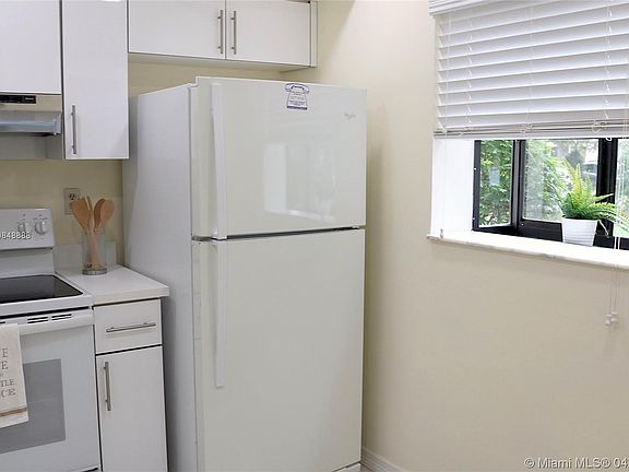 4th image of 401 Gardens Dr APT 103