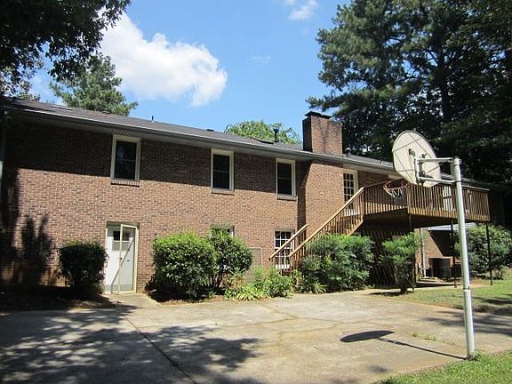 2nd image of 813 Sweet Briar Trl SE