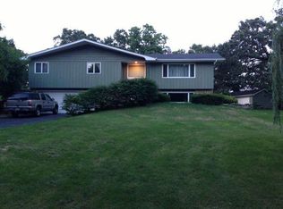 932 Bonnie Ln, Genoa City, WI 53128