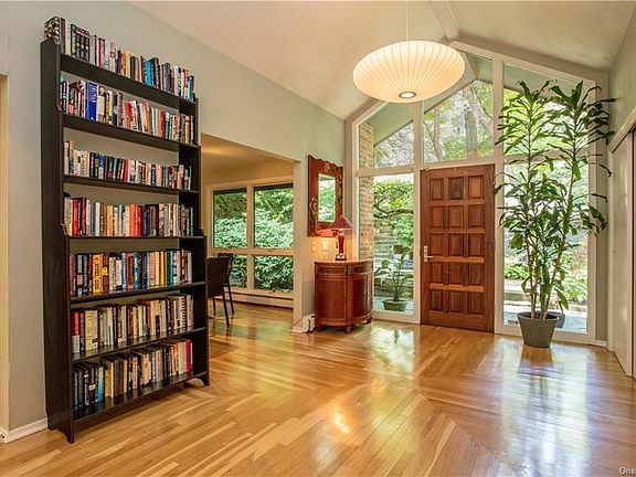 4th image of 3 Tall Tree Ln