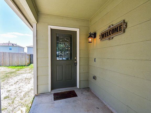 4th image of 29323 Hickory Terrace Dr