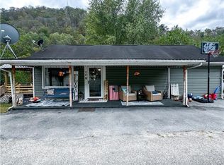 24 Slippery Rock Ln, Man, WV 25635